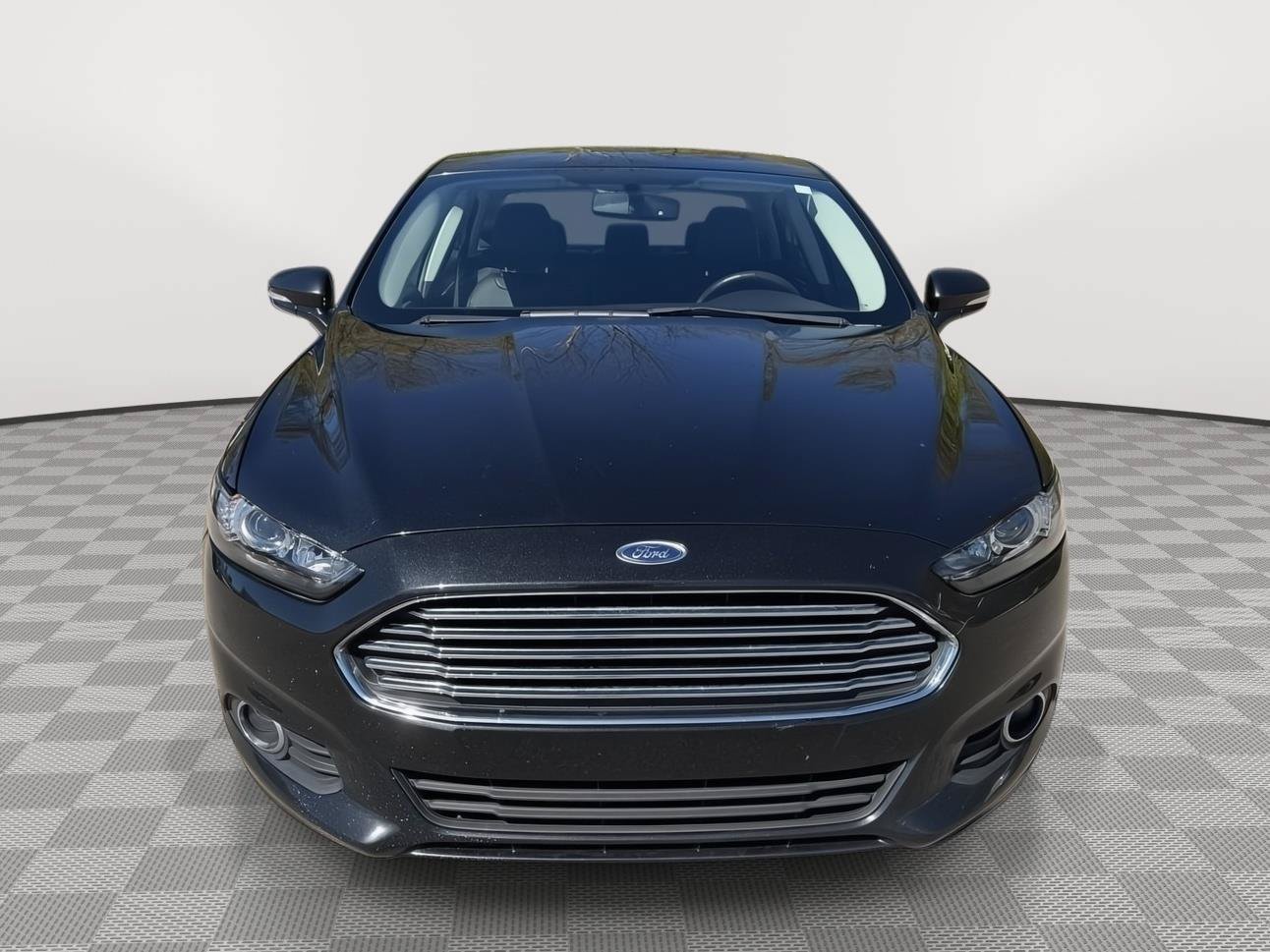 Used 2015 Ford Fusion SE w/ Equipment Group 202A FWD image 2