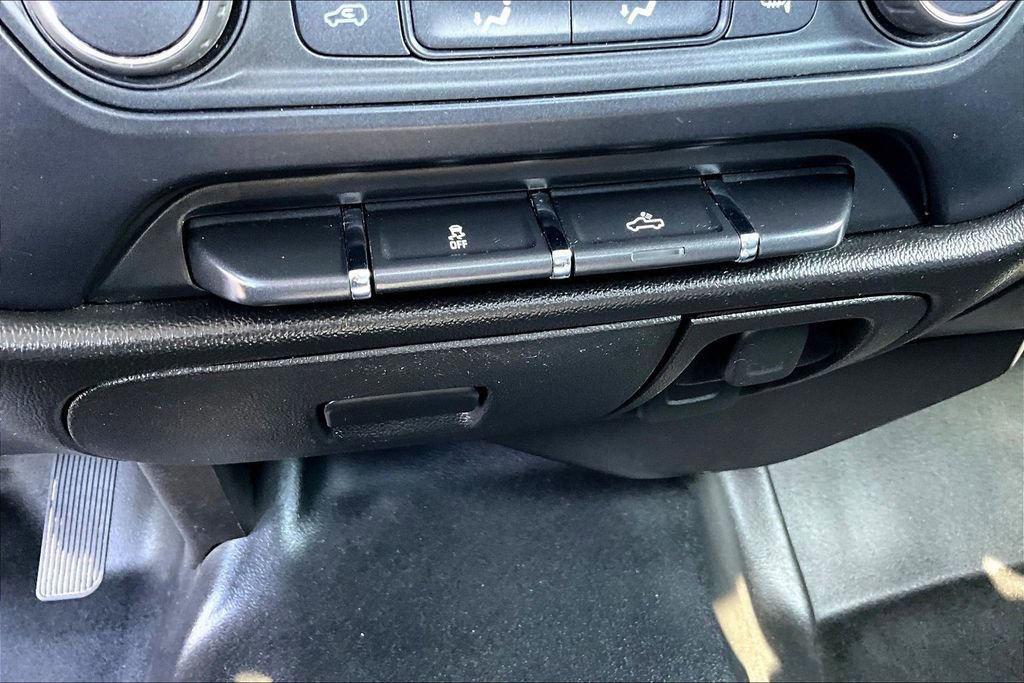 Used 2018 GMC Sierra 3500 2WD Regular Cab w/ Sierra Convenience Package image 11