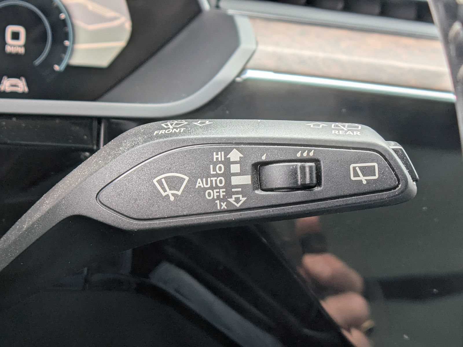 Used 2019 Audi e-tron Prestige w/ Prestige Package AWD/4WD image 34