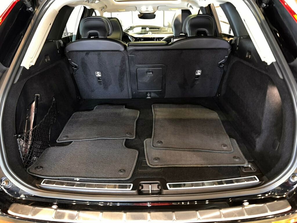 Used 2022 Volvo XC60 T8 Inscription w/ Advanced Package image 28