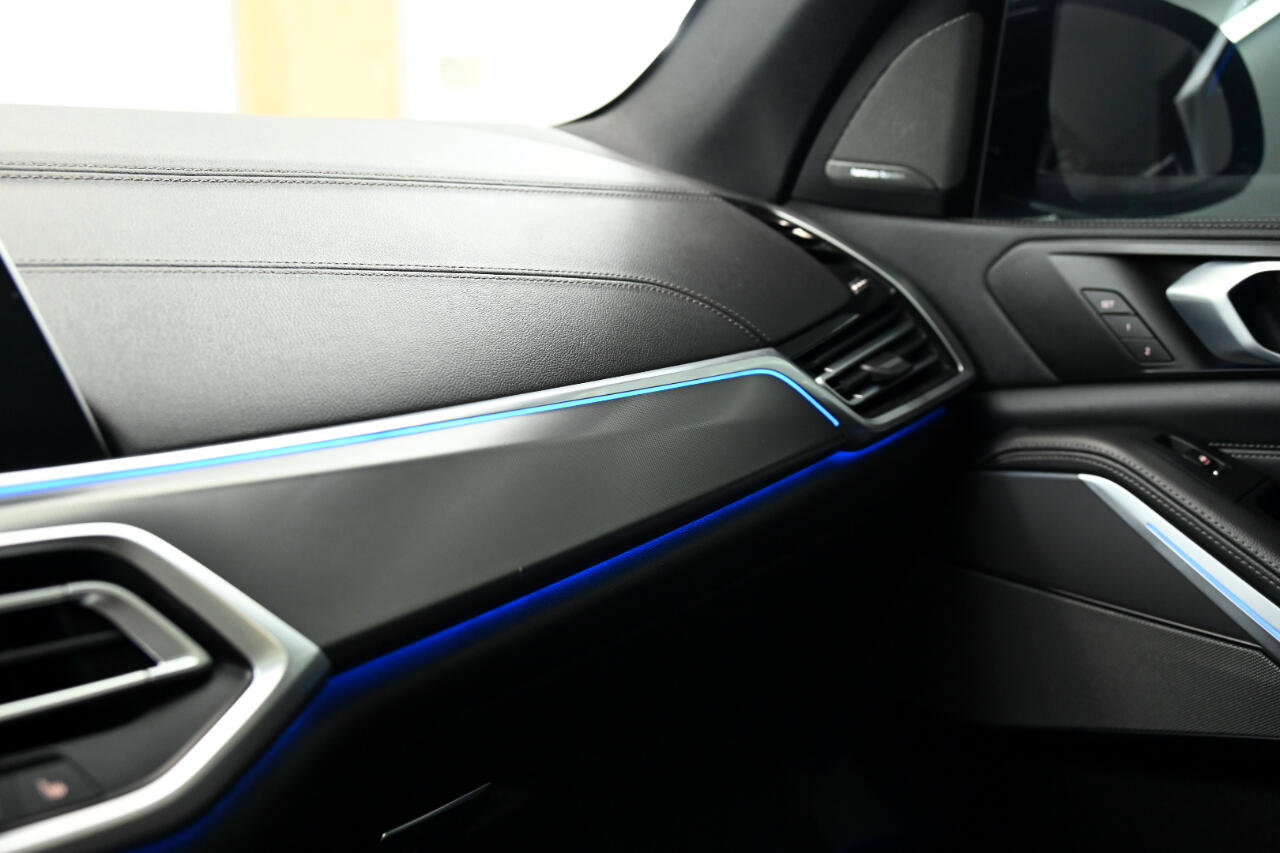 Used 2020 BMW X5 M50i w/ Premium Package image 34