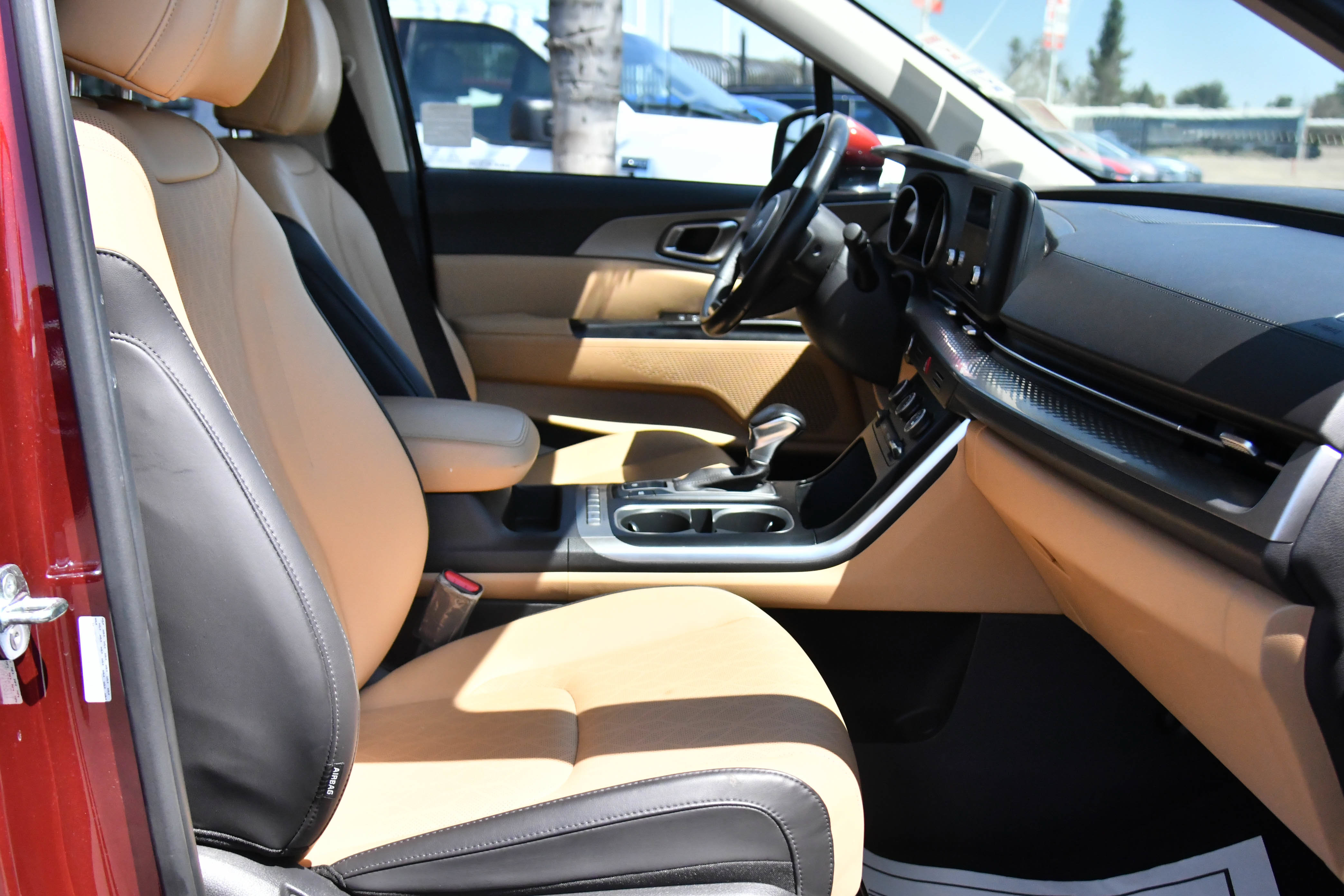 Used 2022 Kia Carnival LX FWD image 48