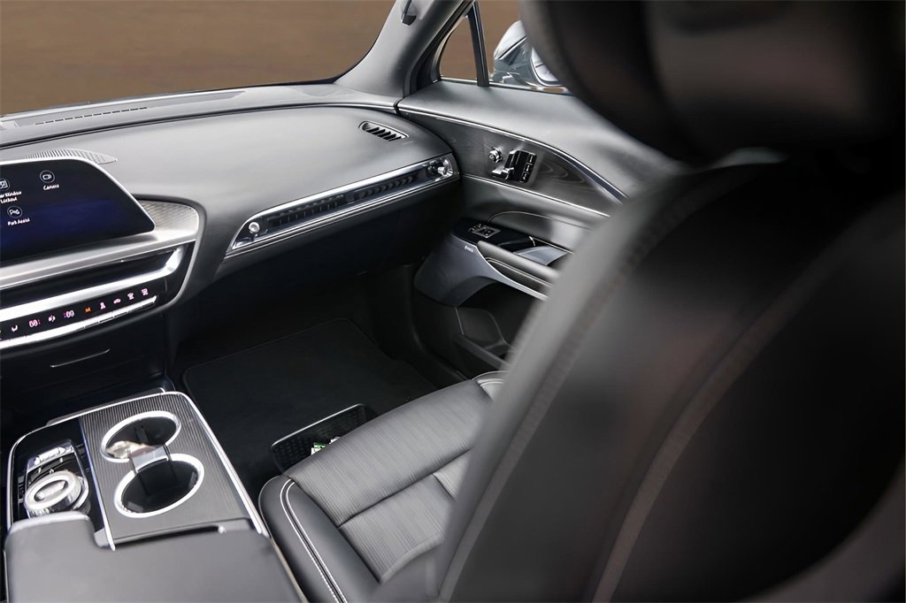 Used 2024 Cadillac Lyriq Luxury image 27