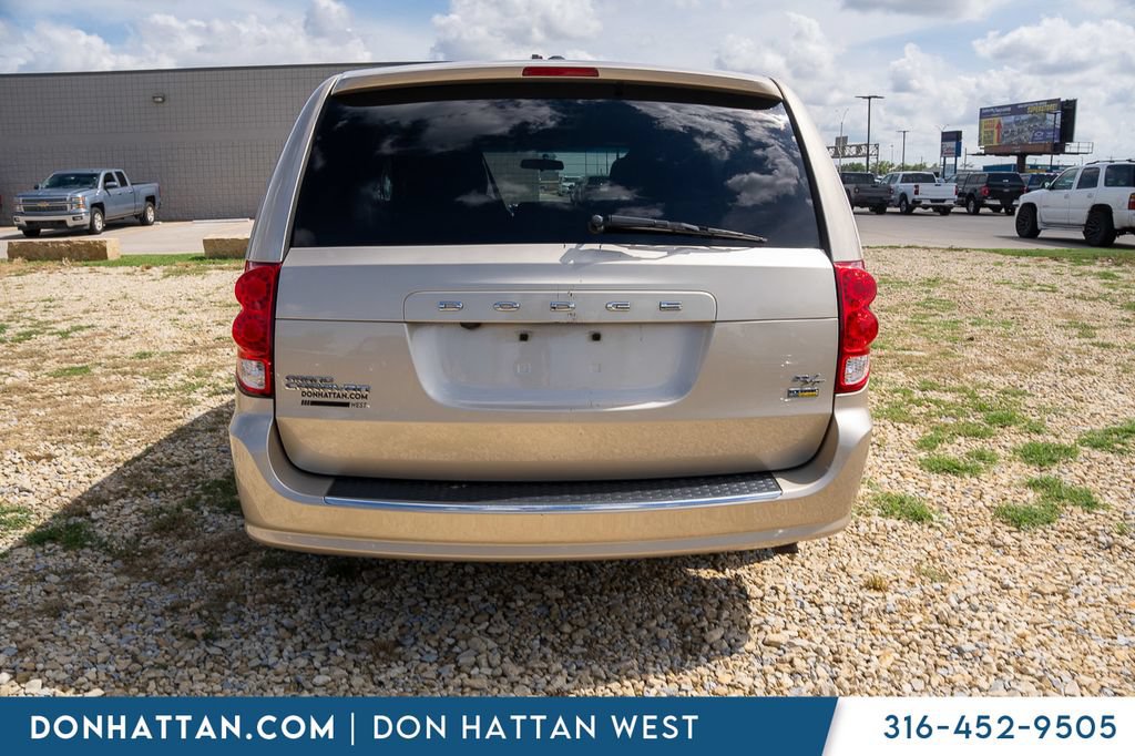 Used 2016 Dodge Grand Caravan R/T FWD image 30