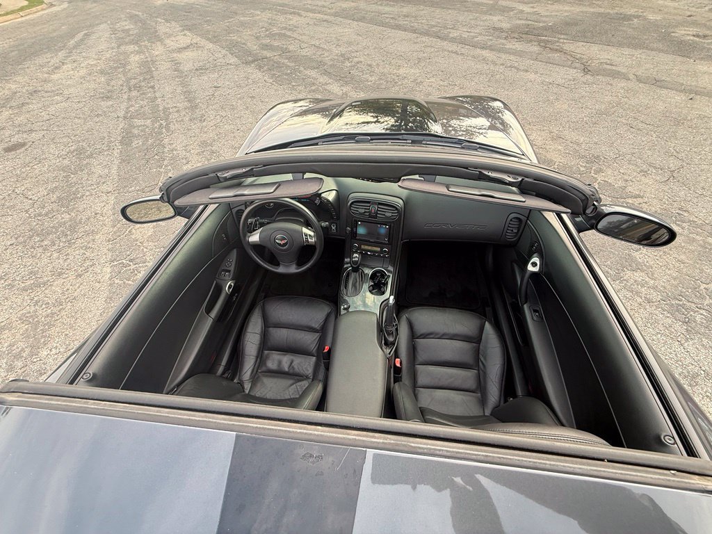Used 2010 Chevrolet Corvette Coupe w/ 1LT RWD image 30