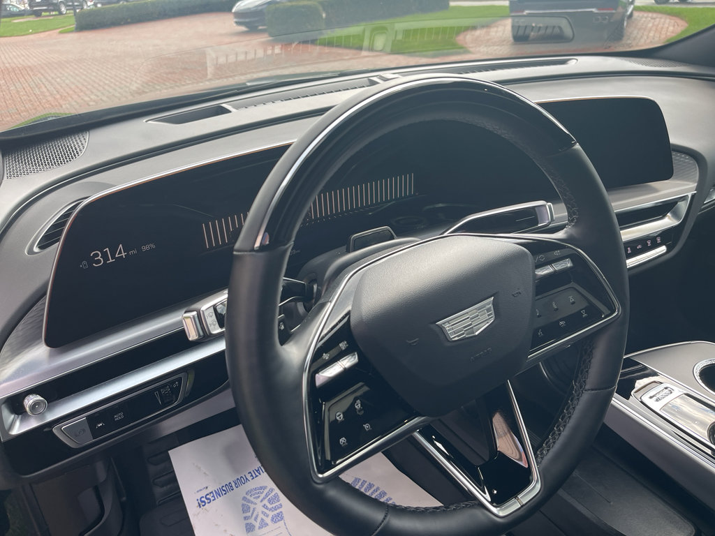 Used 2025 Cadillac Lyriq Luxury w/ LPO, Floor Liner Package AWD/4WD image 19