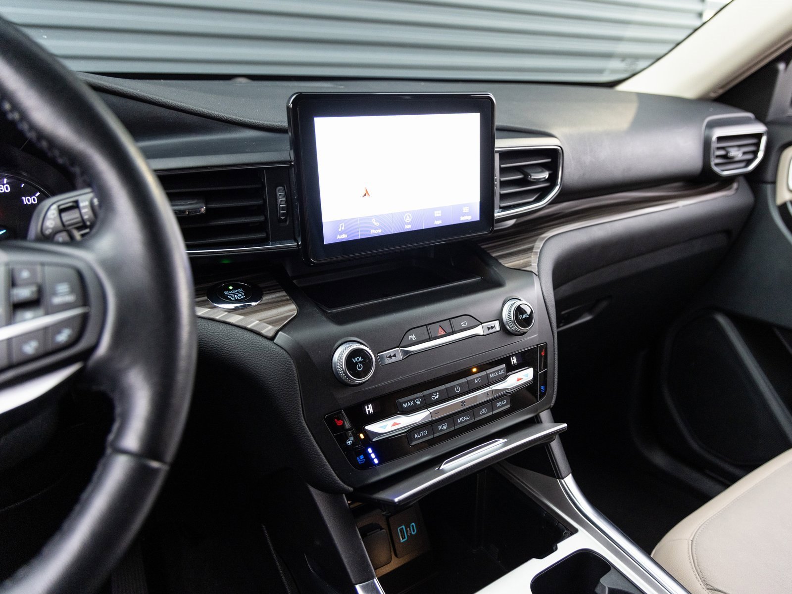 Used 2020 Ford Explorer Limited w/ Hybrid Equipment Group 310A image 13