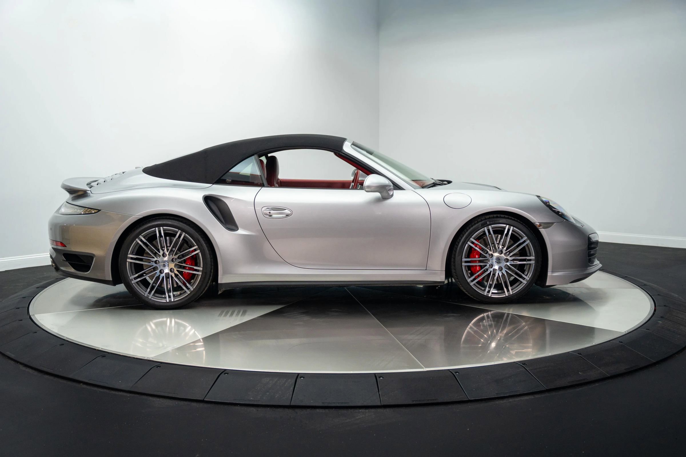 Used 2015 Porsche 911 Turbo image 10