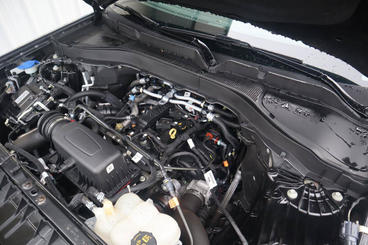 Used 2023 Ford Explorer XLT AWD/4WD image 31