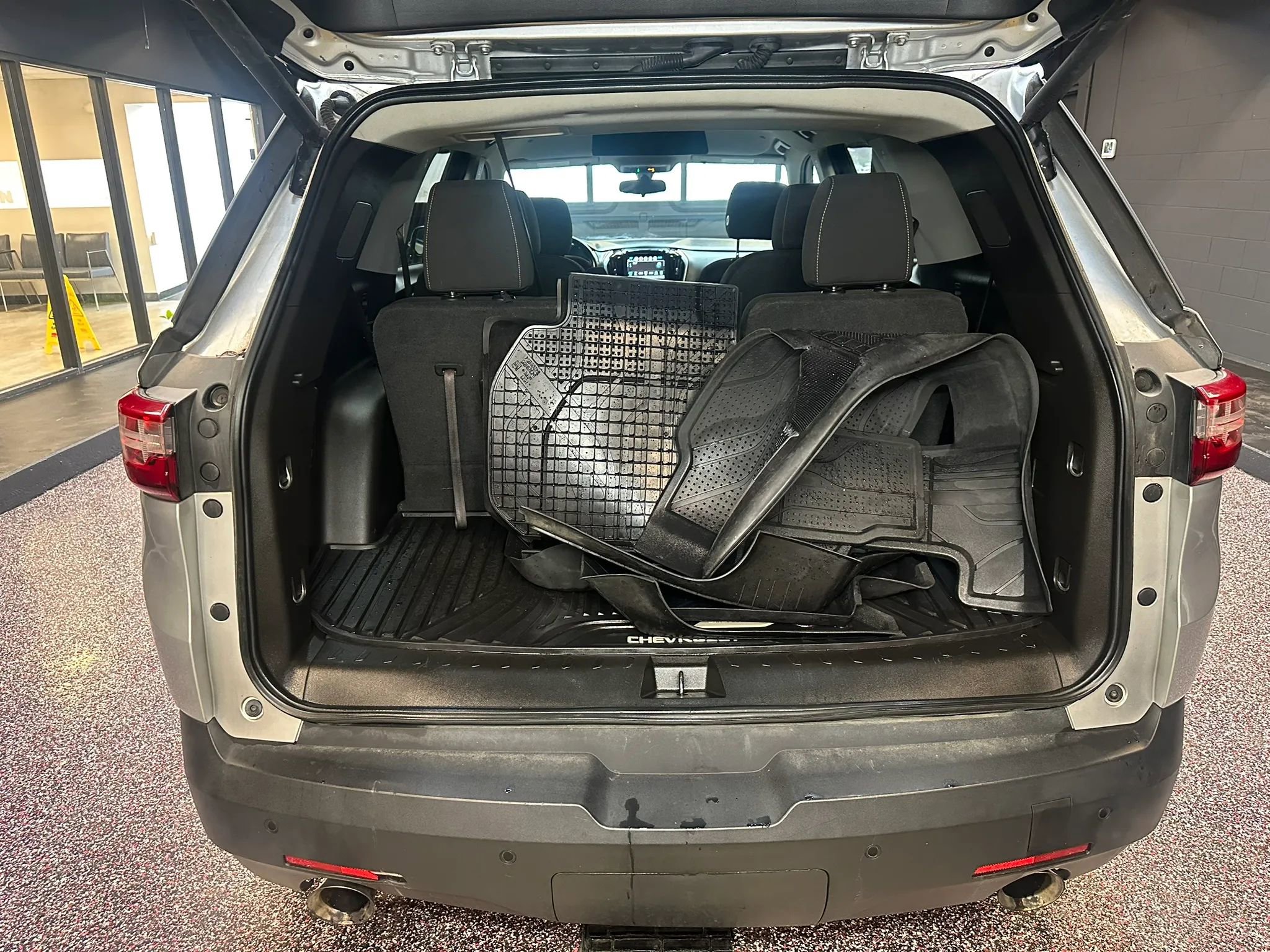 Used 2019 Chevrolet Traverse LT w/ LPO, Black Accent Package image 24