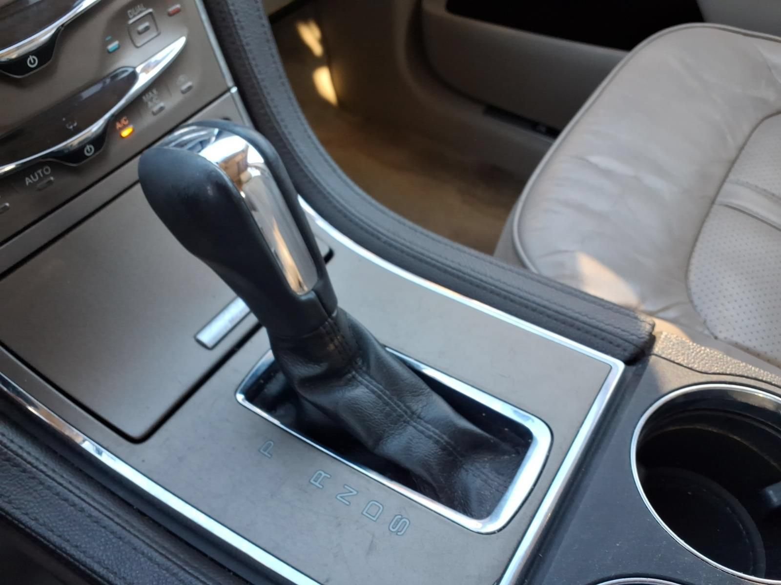 Used 2015 Lincoln MKX FWD w/ Equipment Group 101A image 28
