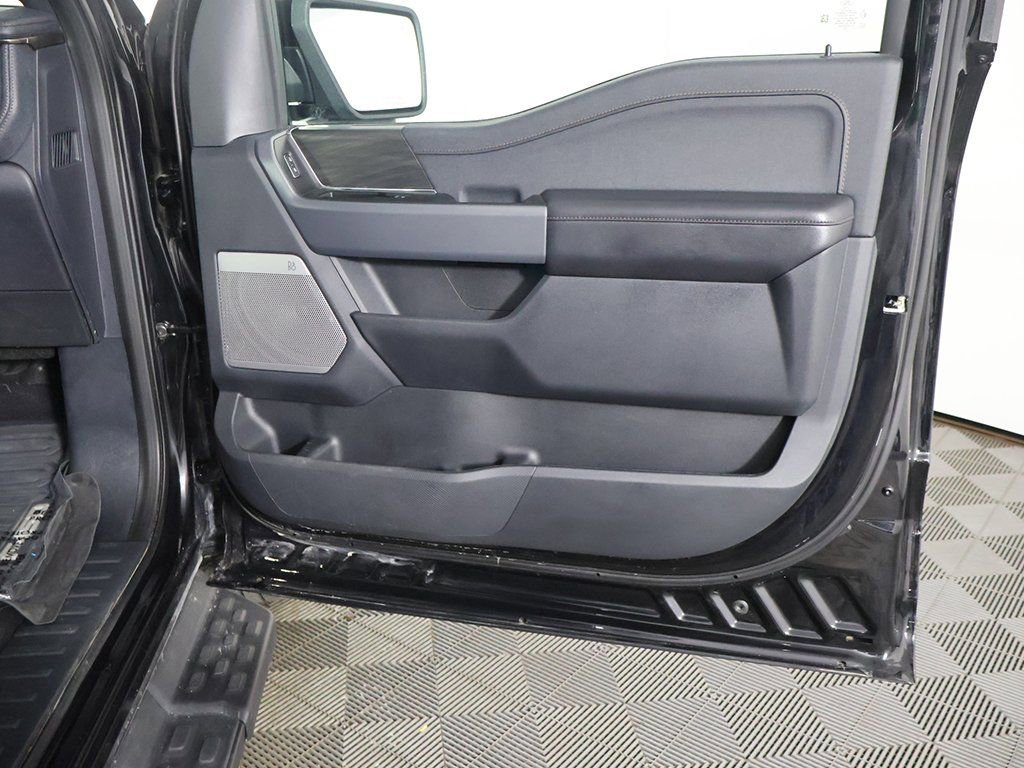 Used 2025 Ford F150 Lightning Lariat image 27