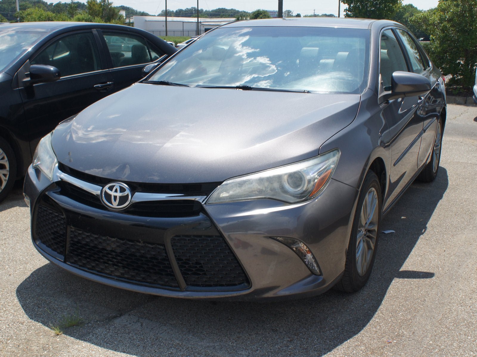 Used 2017 Toyota Camry SE w/ Moonroof Package