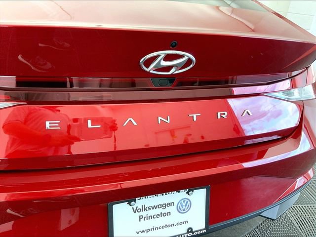 Used 2023 Hyundai Elantra SEL image 8