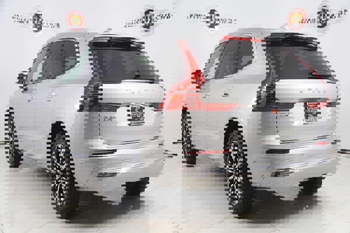 Used 2023 Volvo XC60 B5 Plus image 4