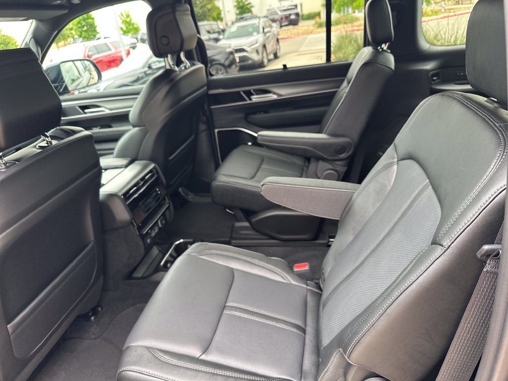 New 2026 Jeep Grand Wagoneer Limited AWD/4WD image 32