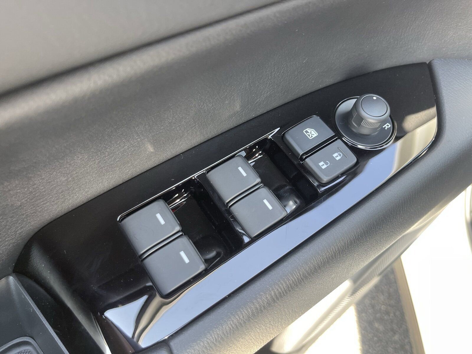 Used 2025 MAZDA CX-5 AWD 2.5 S w/ Preferred Package image 24