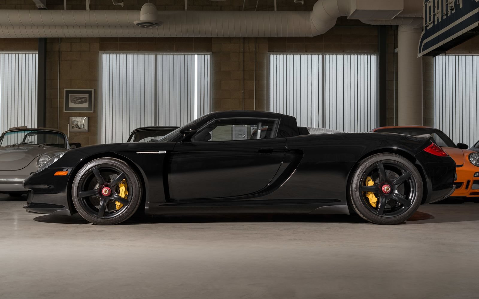 Used 2005 Porsche Carrera GT RWD image 6