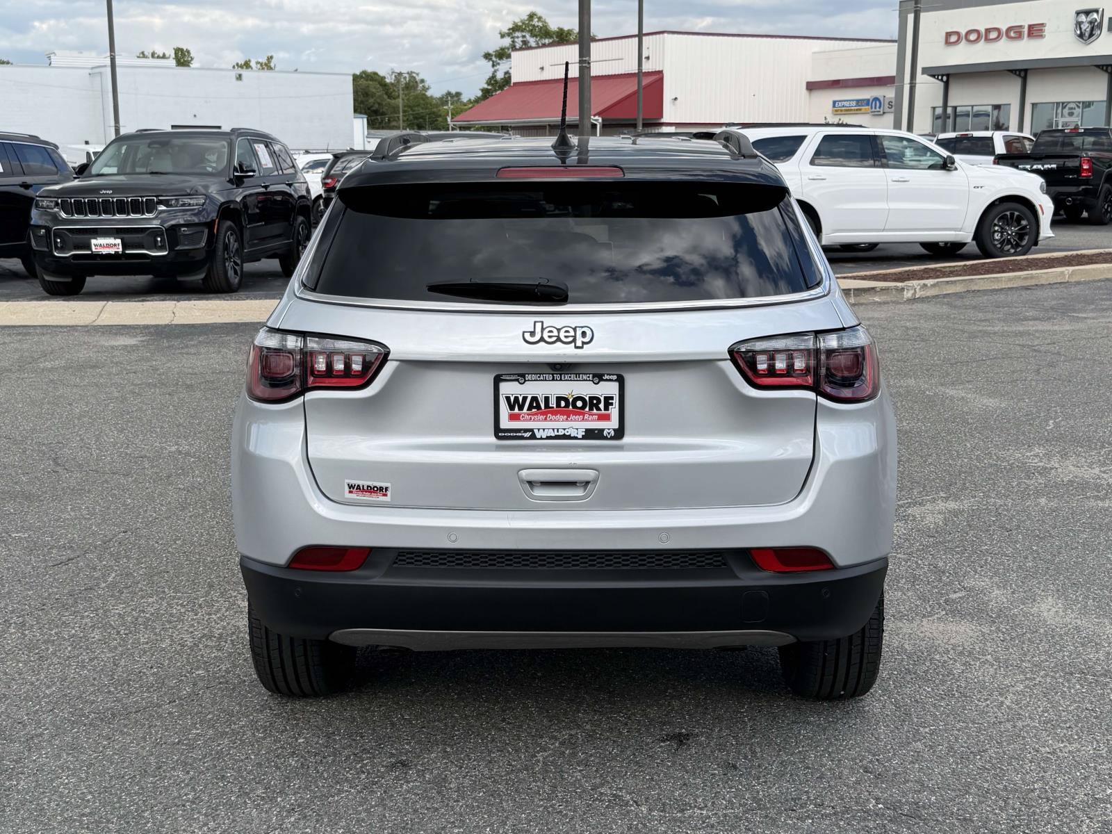 Used 2024 Jeep Compass Limited AWD/4WD image 4