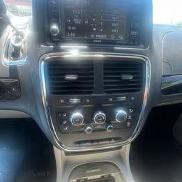 Used 2018 Dodge Grand Caravan SXT FWD image 10
