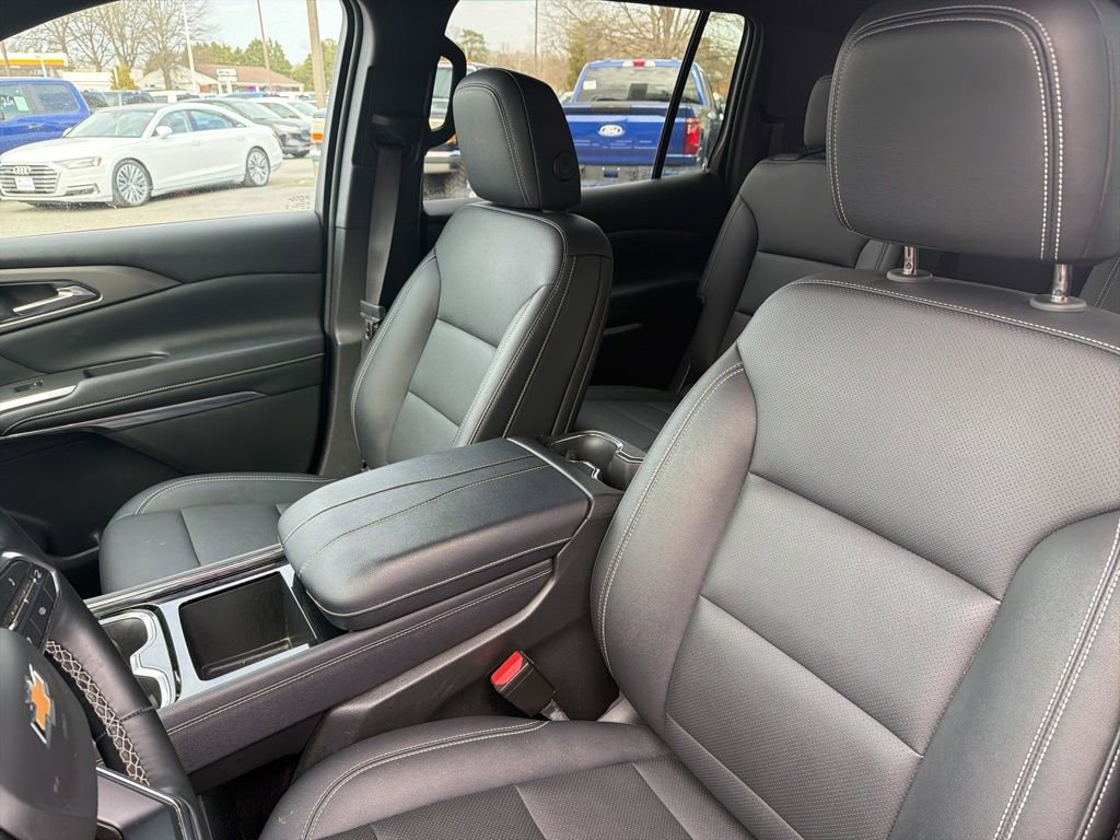 Used 2025 Chevrolet Traverse LT image 14