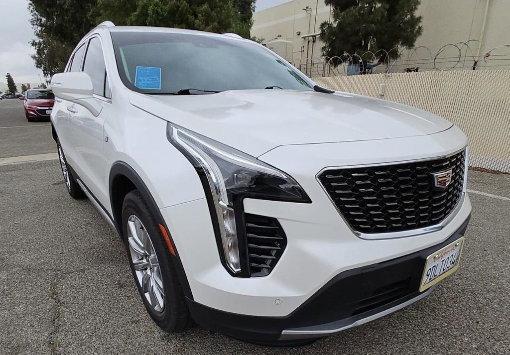 Used 2023 Cadillac XT4 Premium Luxury FWD image 3