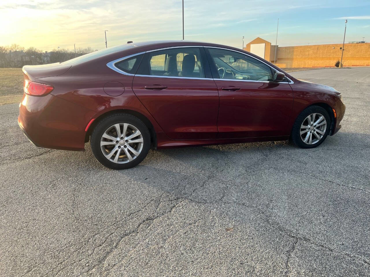 Used 2016 Chrysler 200 Limited w/ Convenience Group FWD image 4