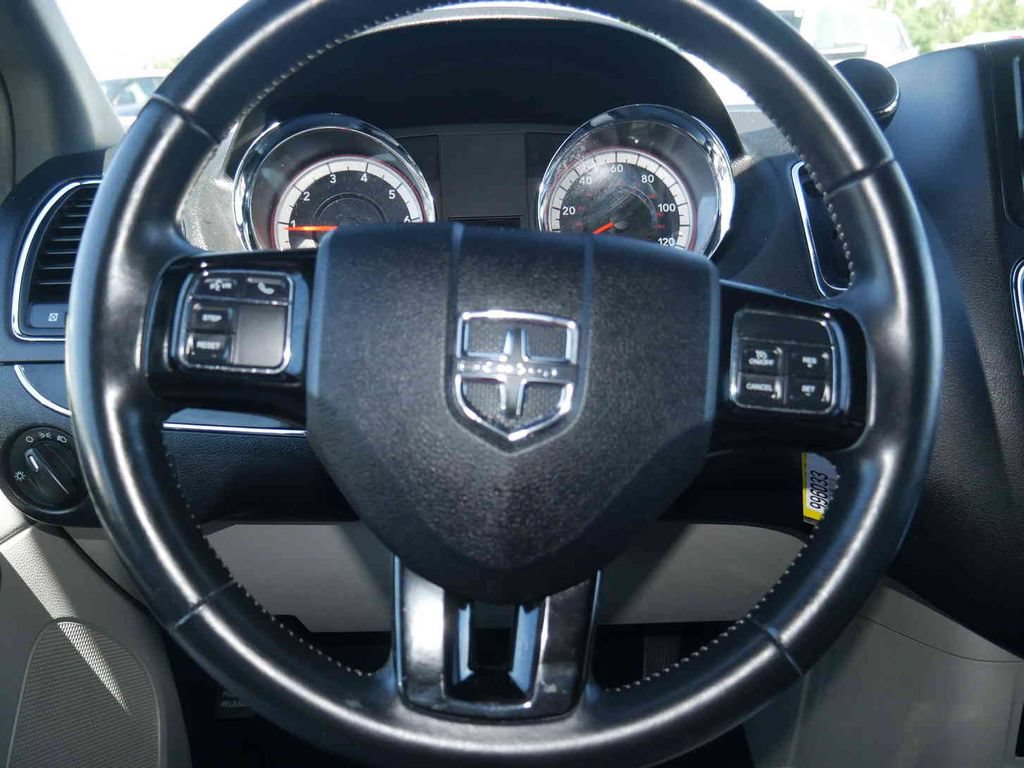 Used 2016 Dodge Grand Caravan SE FWD image 28