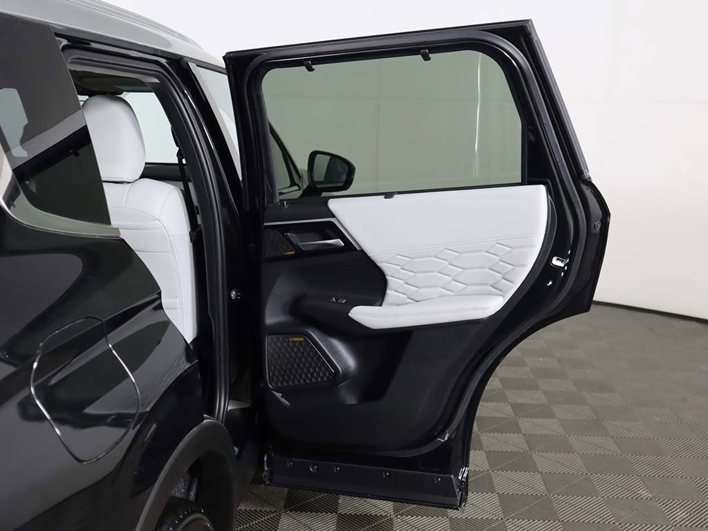New 2025 Mitsubishi Outlander AWD image 29