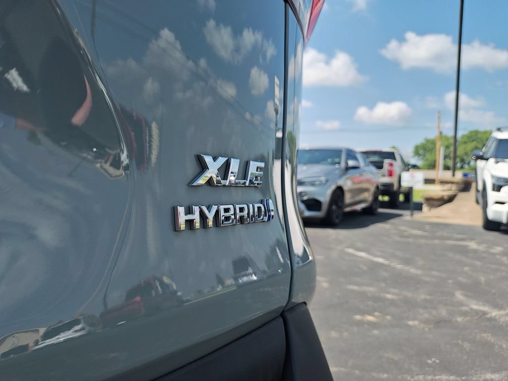 Used 2023 Toyota RAV4 XLE Premium AWD/4WD image 27