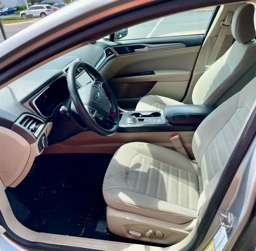 Used 2020 Ford Fusion SE image 11