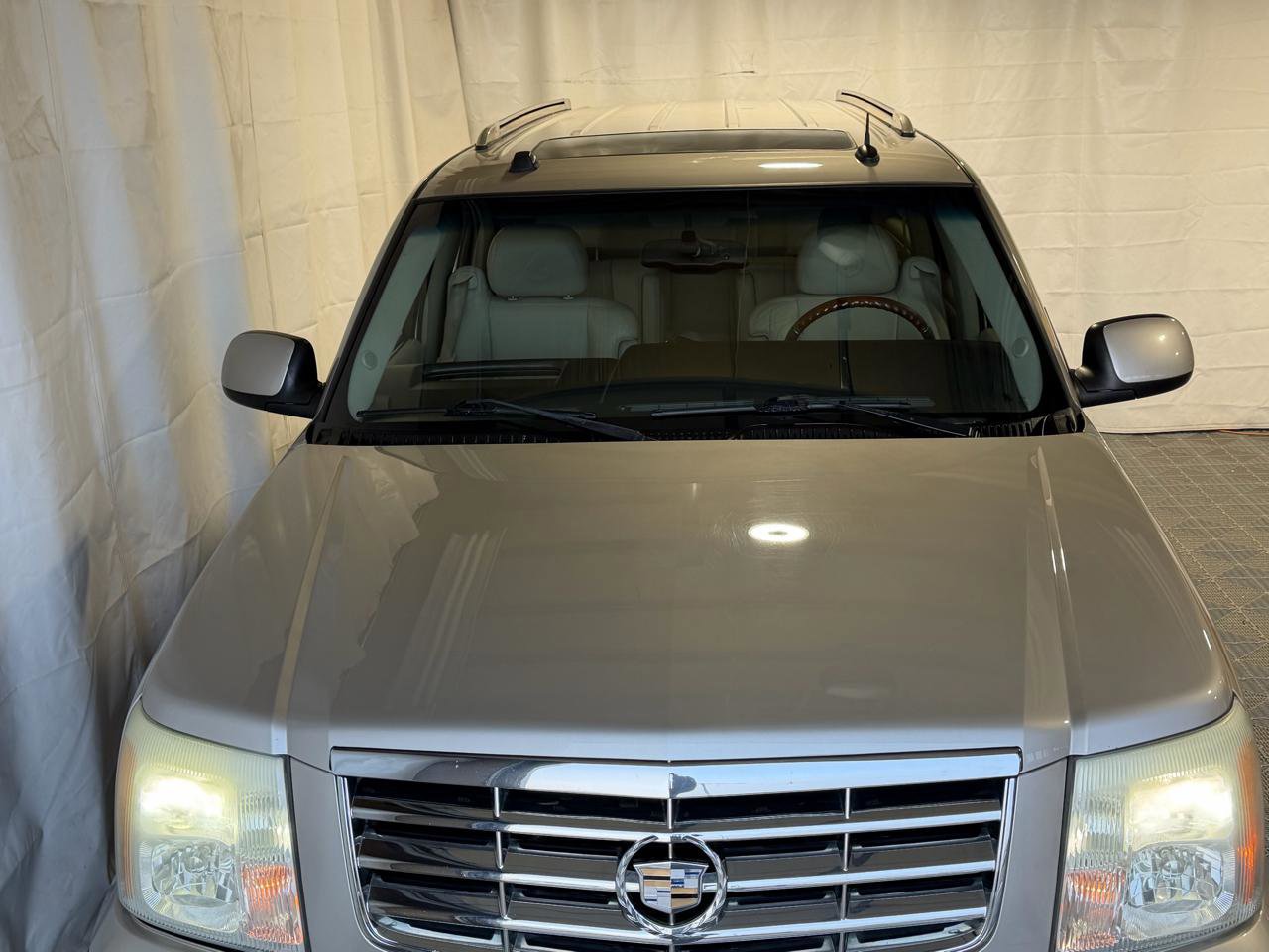 Used 2004 Cadillac Escalade ESV Platinum image 3