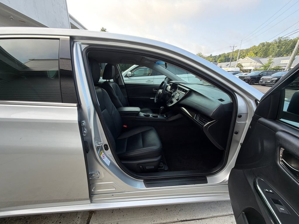 Used 2013 Toyota Avalon XLE FWD image 40