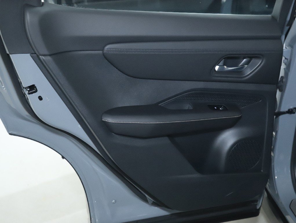 Used 2023 Nissan Ariya FWD image 13