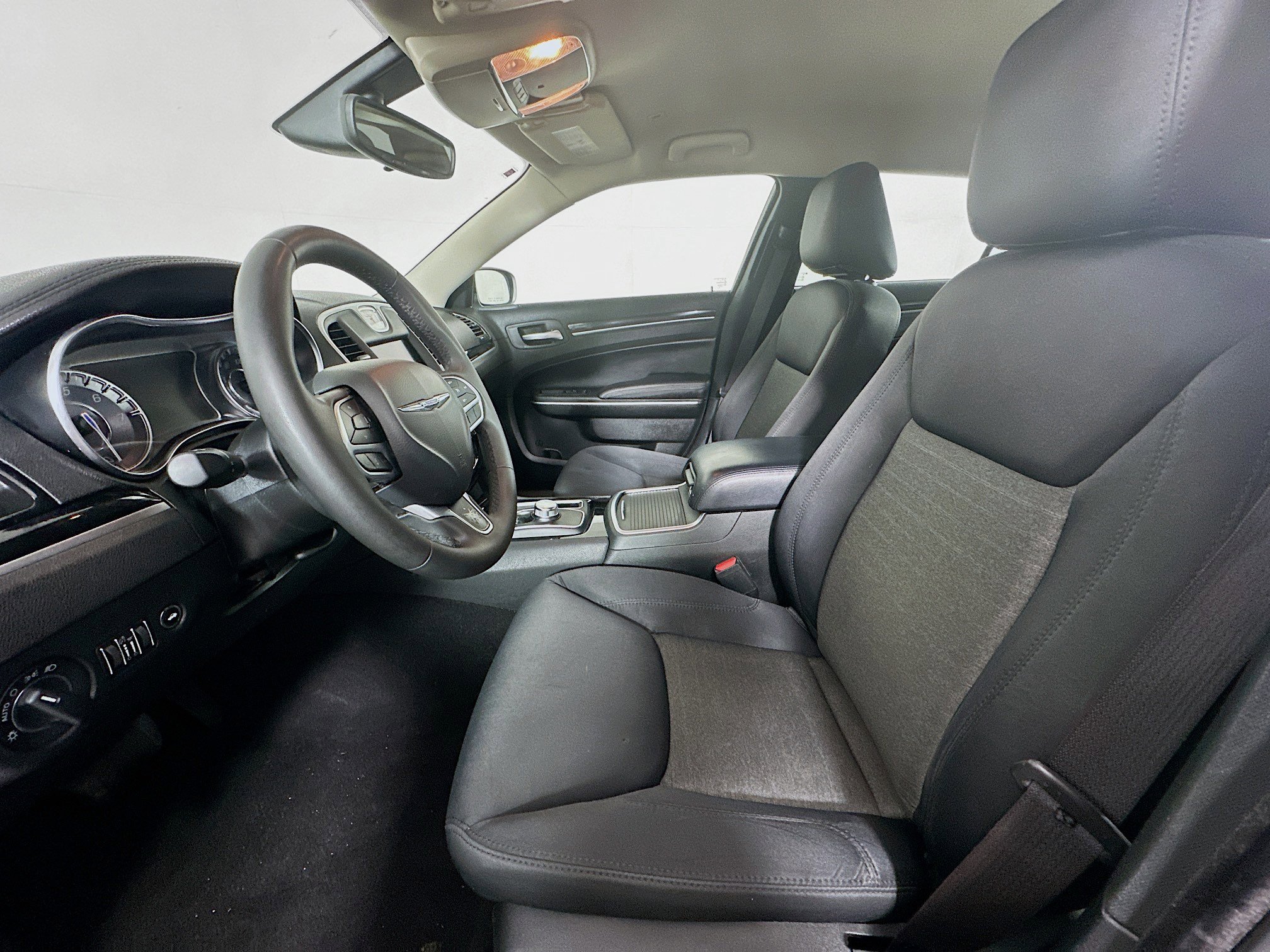 Used 2023 Chrysler 300 Touring w/ Sport Appearance Package image 13