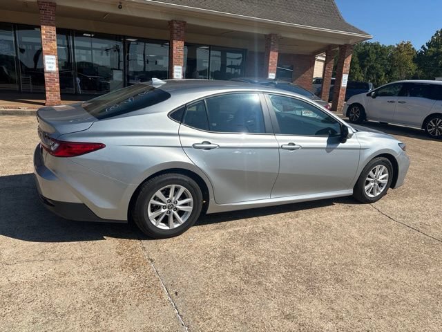 Used 2025 Toyota Camry LE FWD image 5