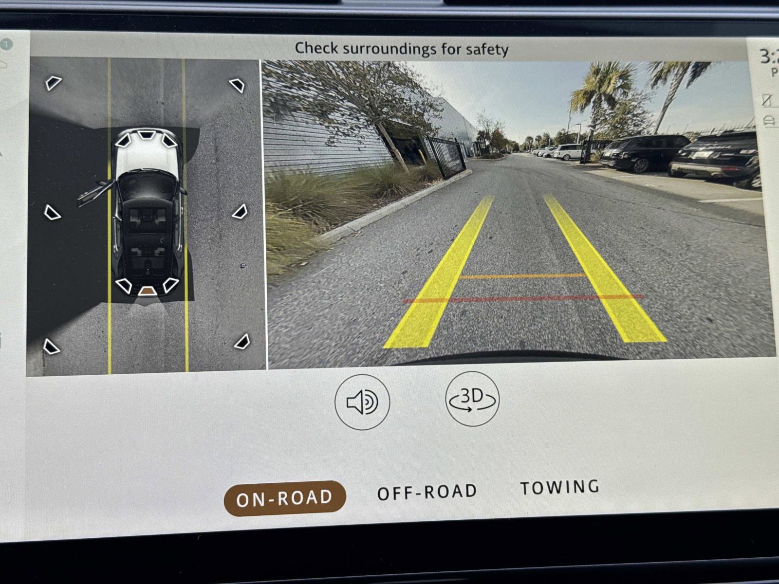 Used 2024 Land Rover Discovery Dynamic SE image 25