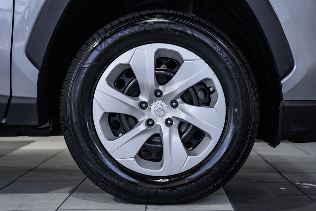 Used 2024 Toyota RAV4 LE image 13