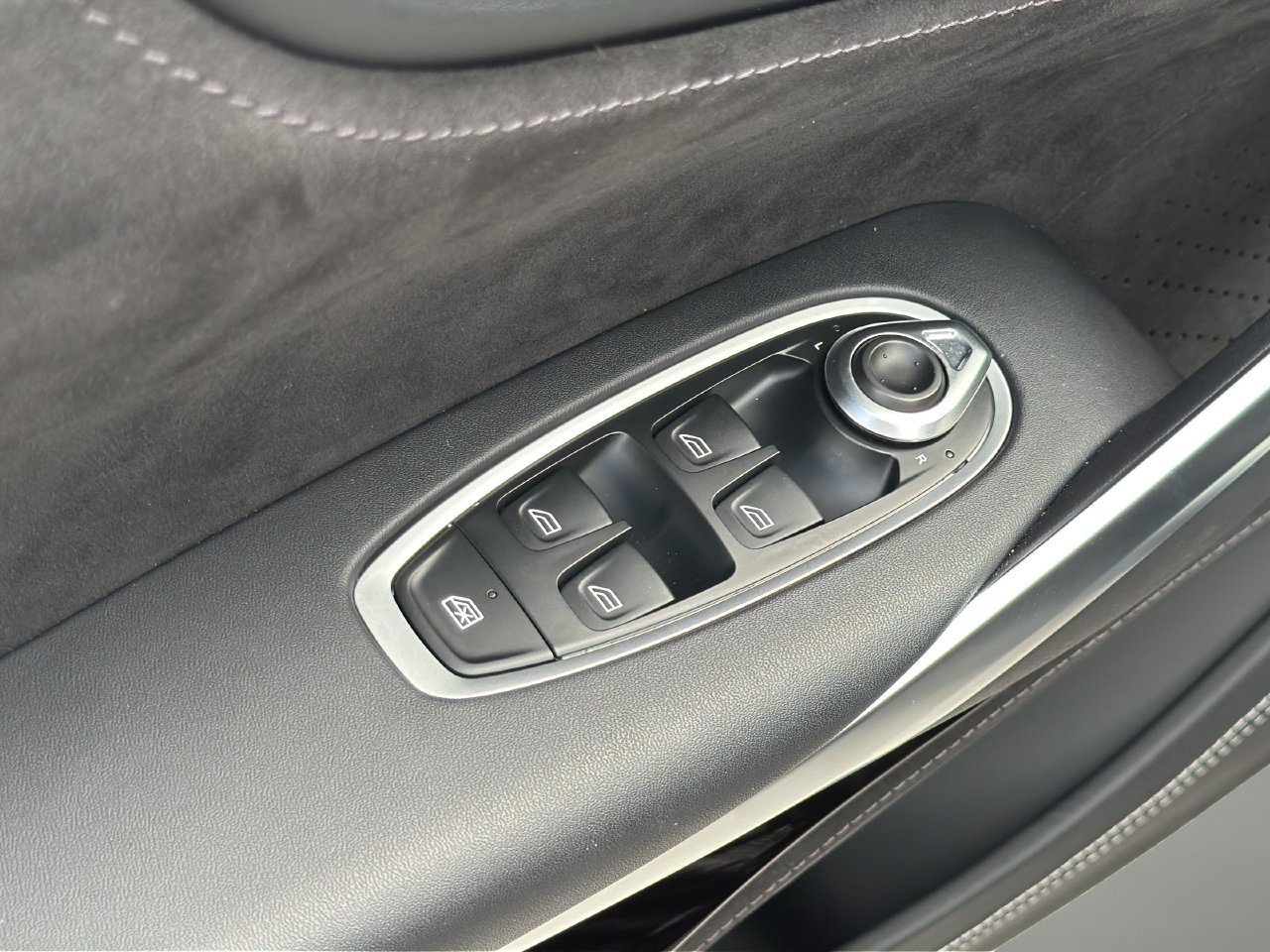 Used 2024 Aston Martin DBX AWD/4WD image 10