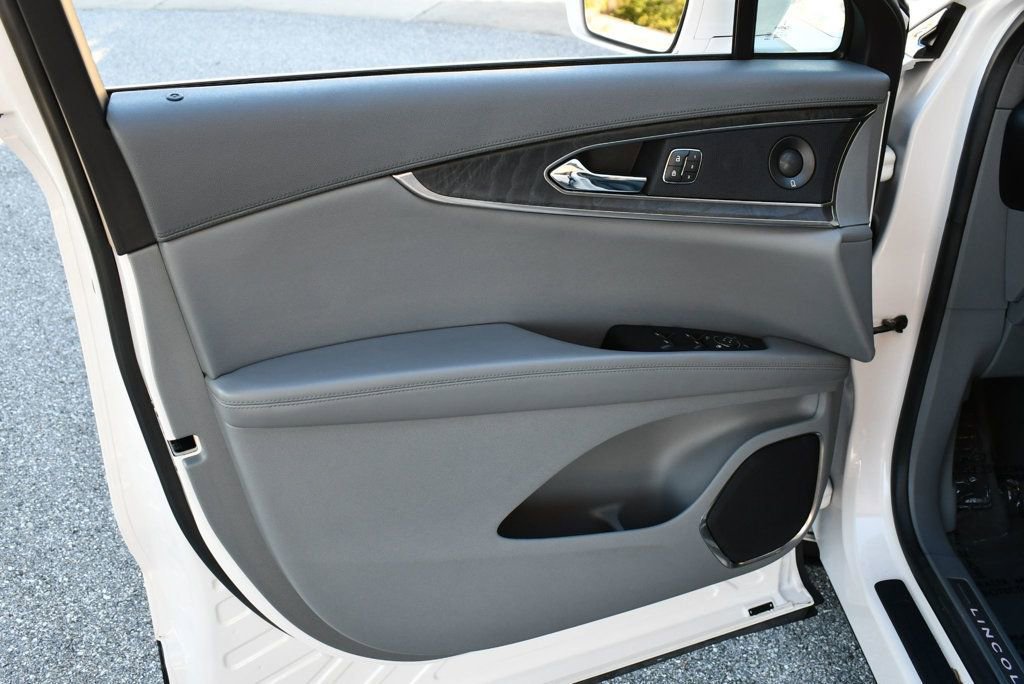 Used 2019 Lincoln Nautilus Reserve image 11