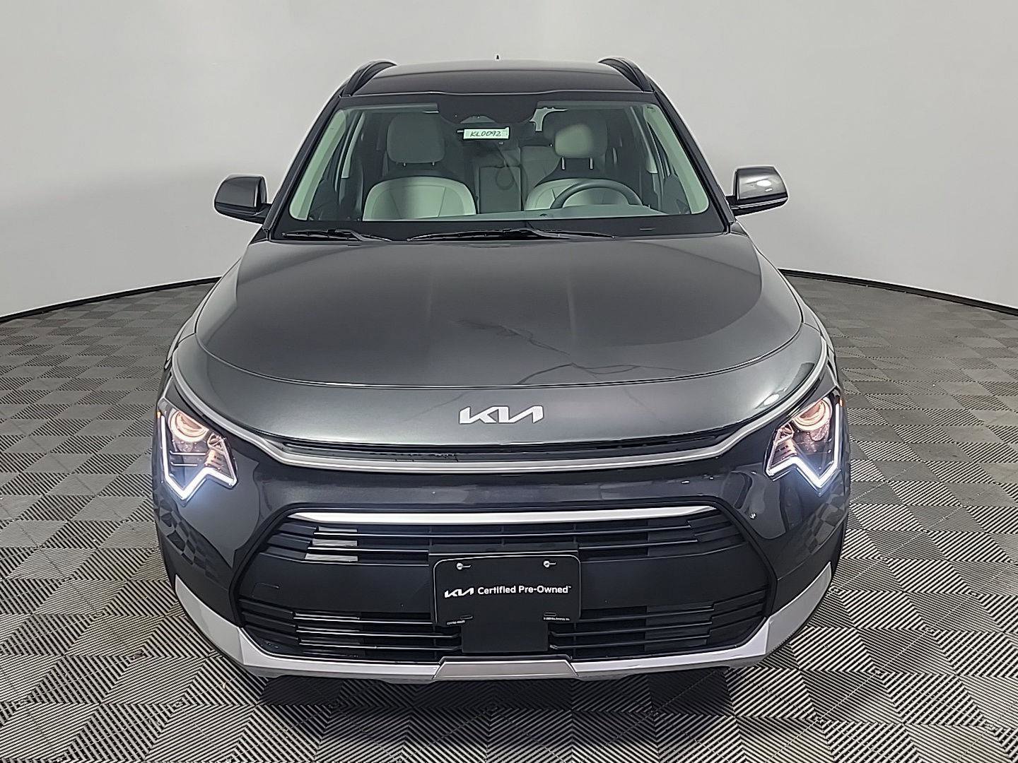 Used 2025 Kia Niro EX image 13