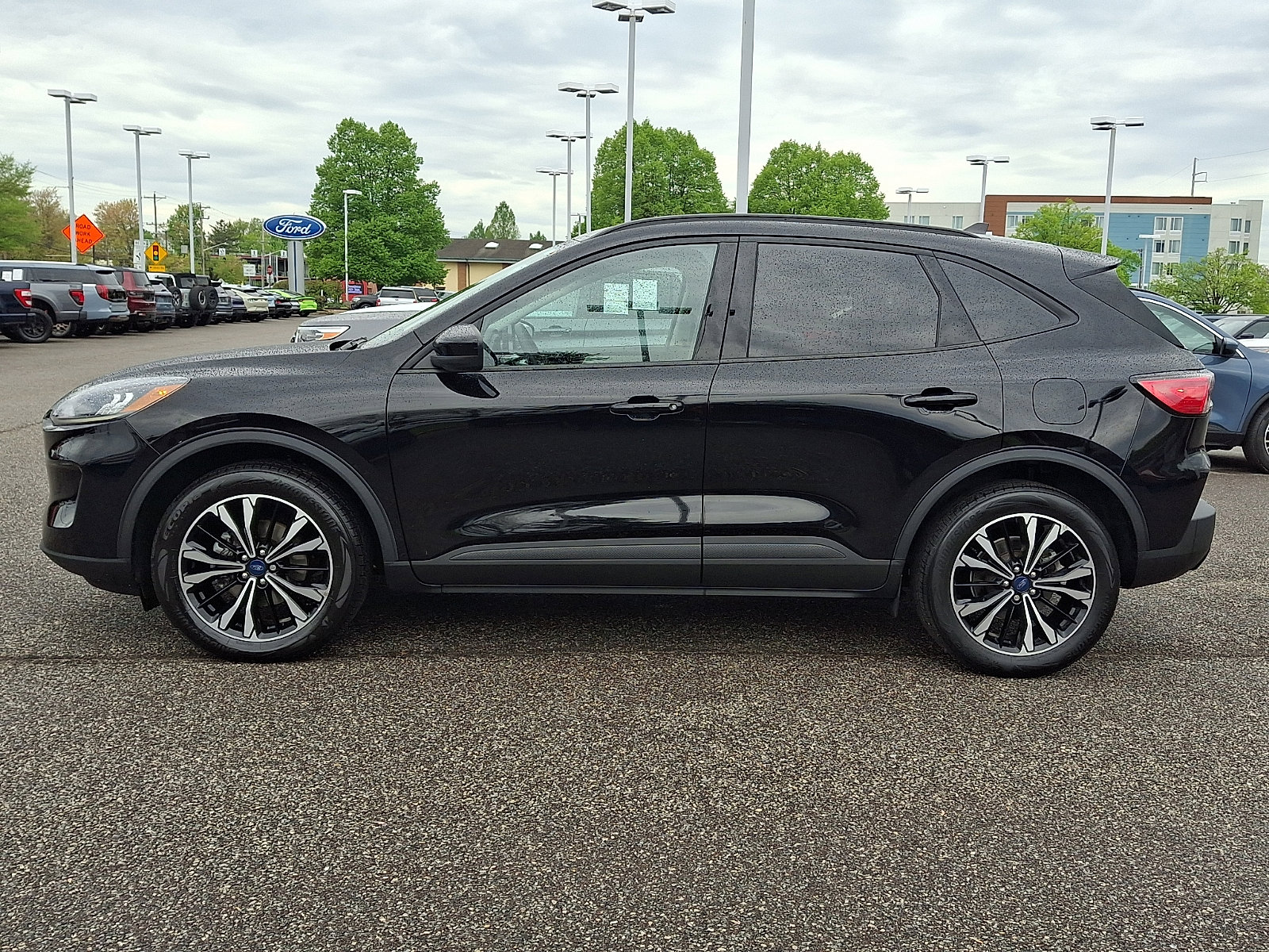 Certified 2022 Ford Escape SE w/ SE Sport Appearance Package AWD/4WD image 6