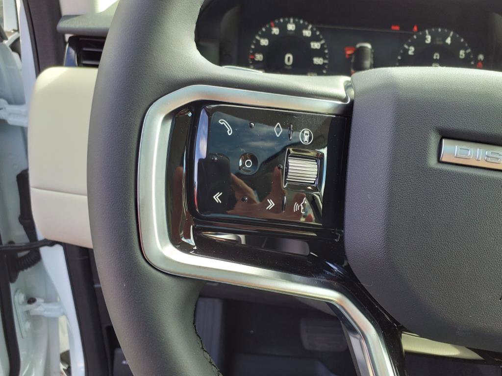 Used 2025 Land Rover Discovery Sport S image 16