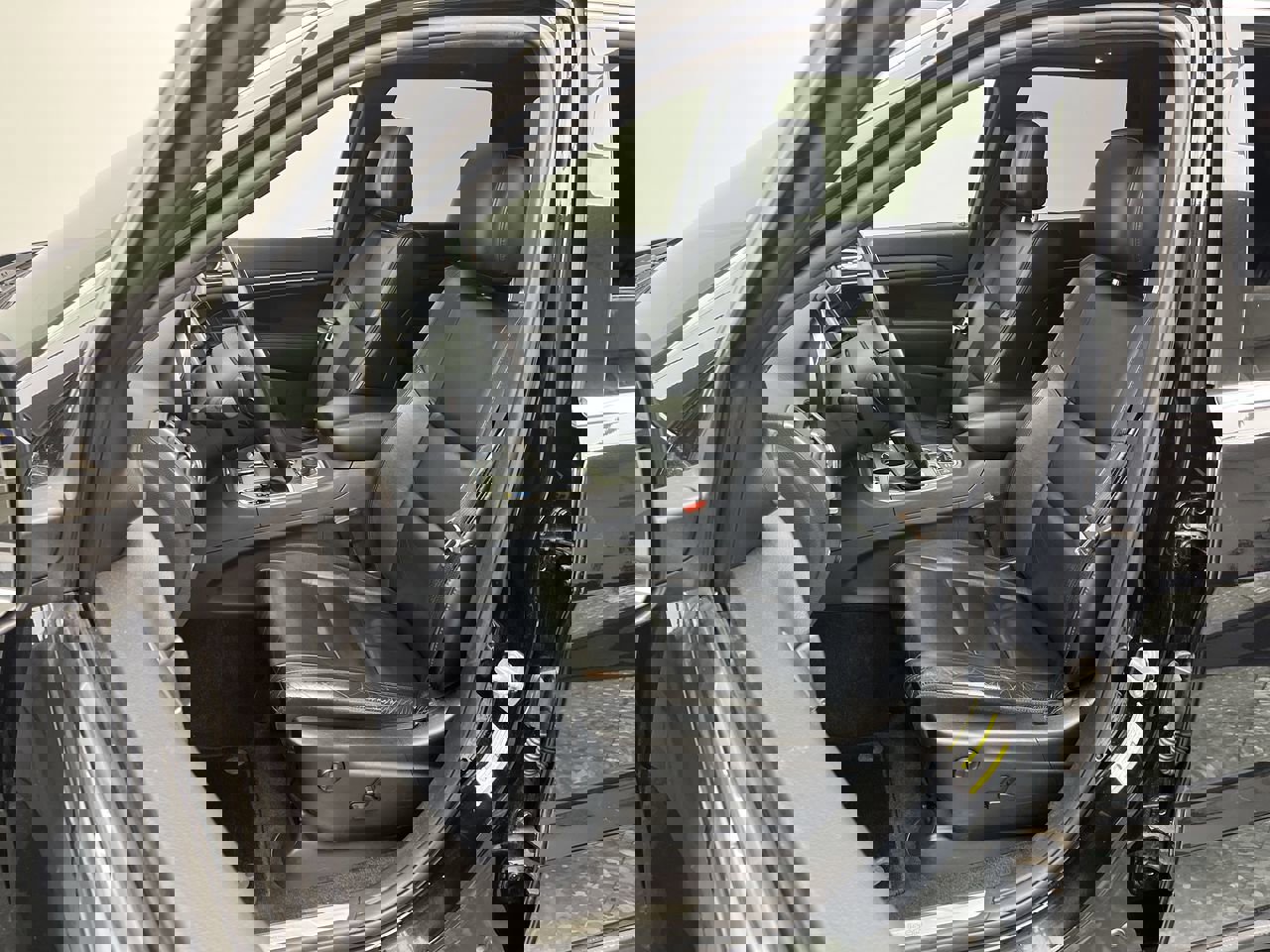 Used 2018 Jeep Grand Cherokee Limited image 10