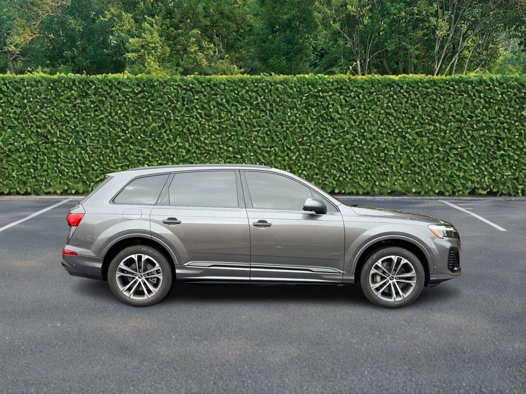 Used 2025 Audi Q7 2.0T Premium w/ Convenience Plus Package image 2