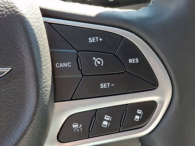 Used 2023 Chrysler Pacifica Touring-L FWD image 22