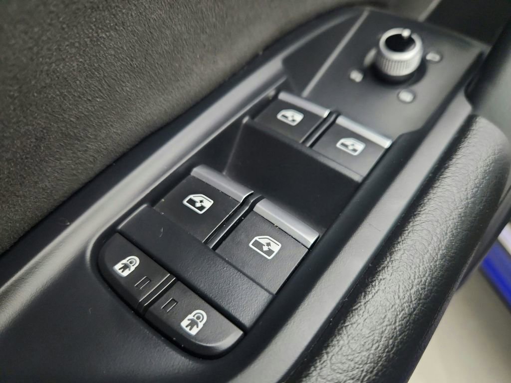 Used 2022 Audi SQ5 Premium w/ Convenience Package image 19