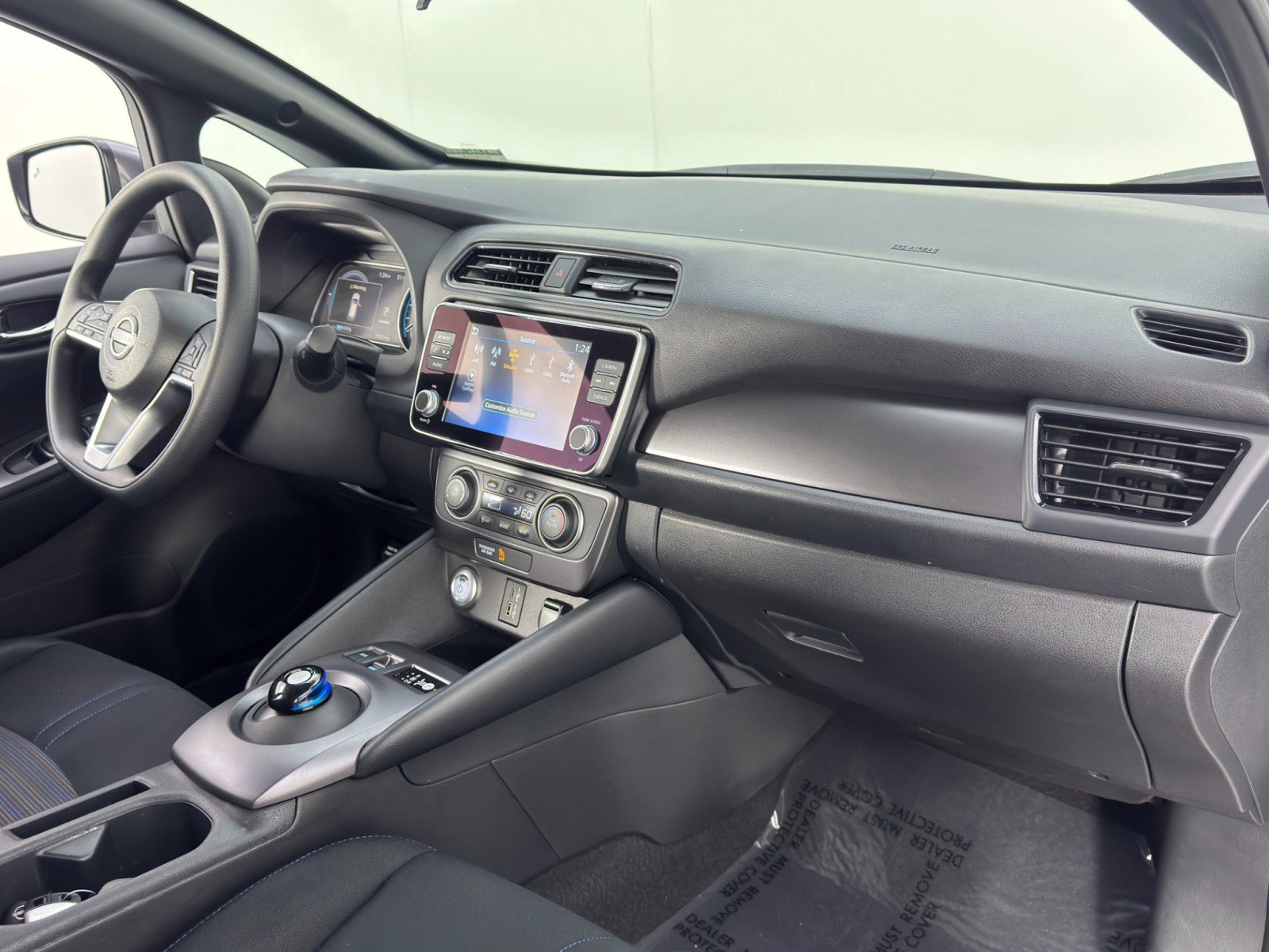 Used 2025 Nissan Leaf S image 12