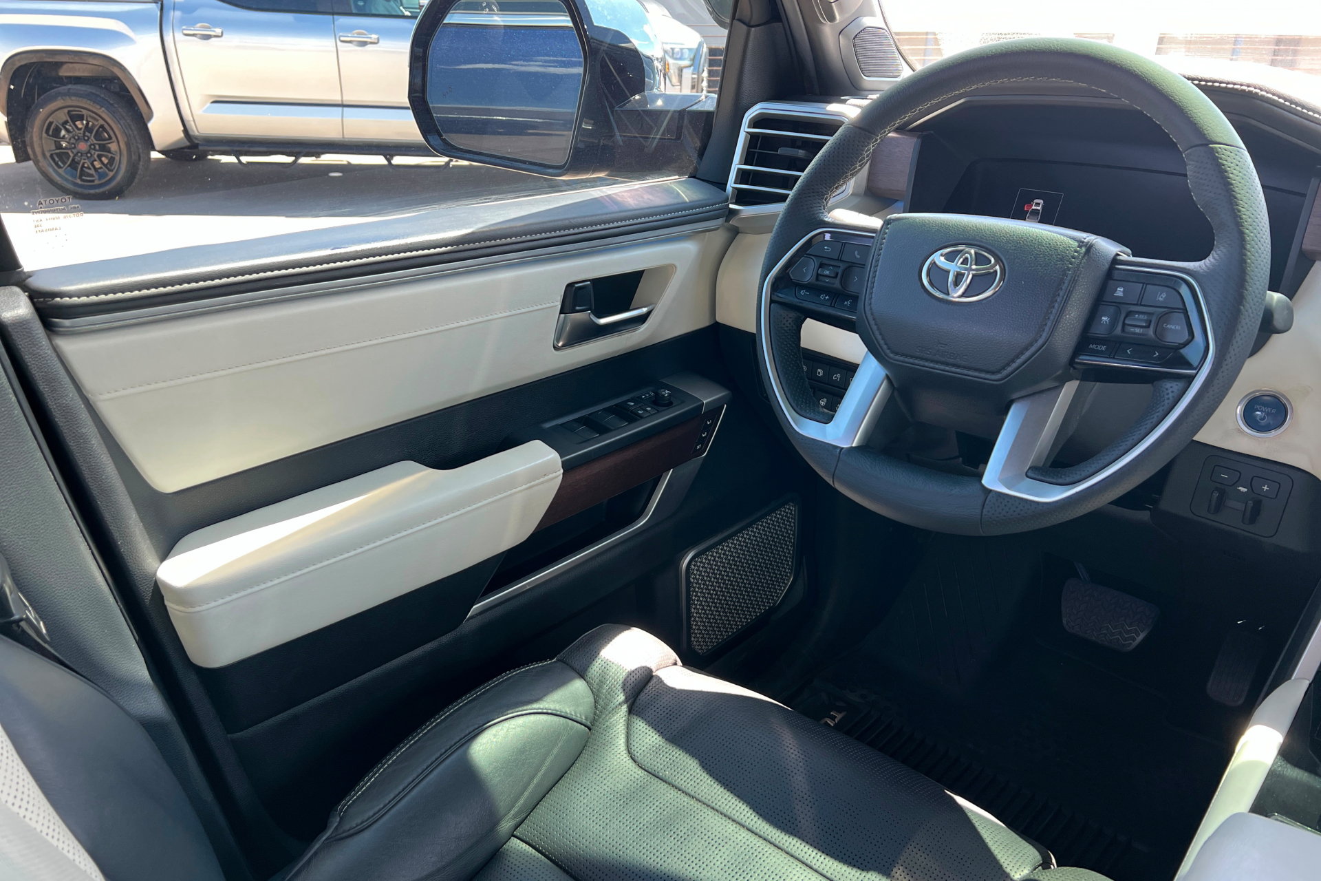 Used 2023 Toyota Tundra Capstone AWD/4WD image 12