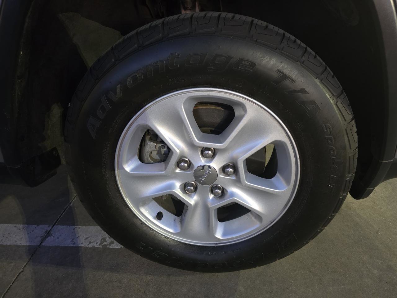 Used 2017 Jeep Grand Cherokee Laredo w/ Quick Order Package 2BE image 31